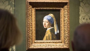 , Le tableau « La Jeune Fille à la perle » de Vermeer pris pour cible par des militants écologistes