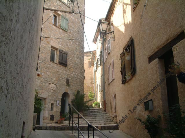 La rue menant au chateau