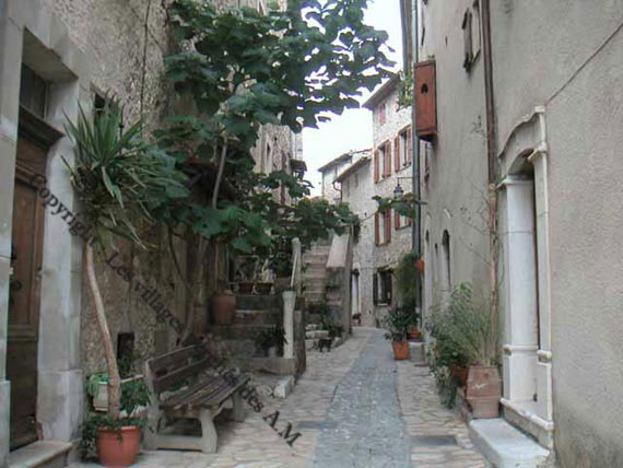 Ruelle fleurie