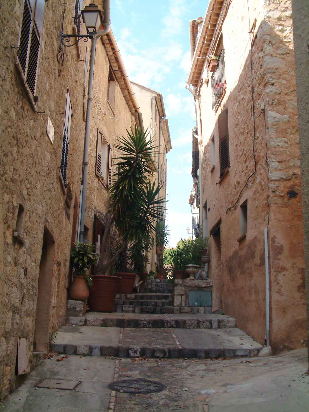 haut de la rue du Castelet