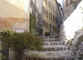 Bas de la rue du Castelet