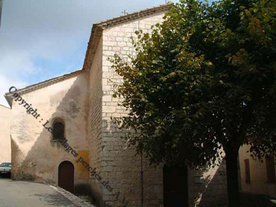 L'�glise Marie-Magdeleine vue de la place