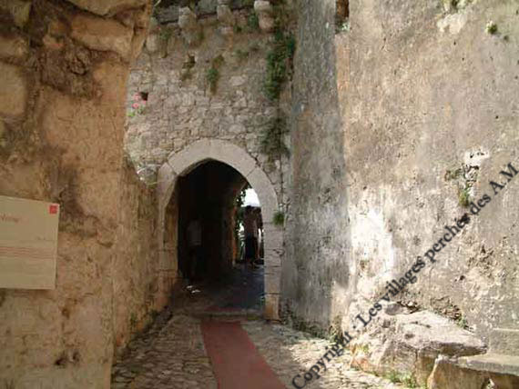 L'entr�e du village