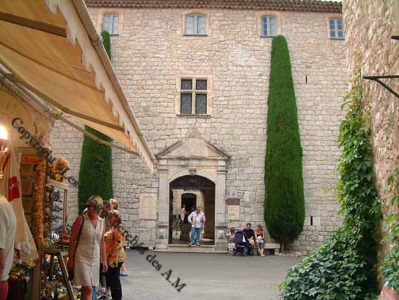 L'entr�e du ch�teau