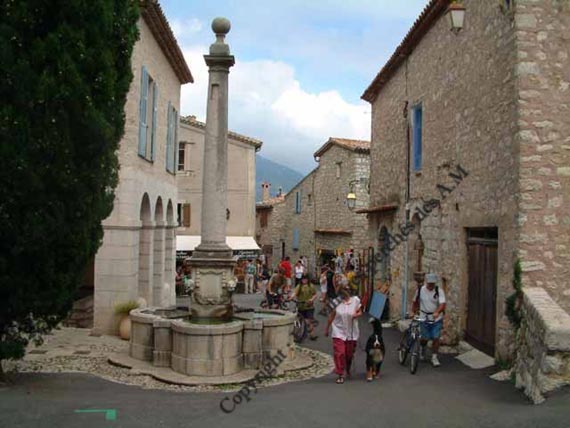 La fontaine et le lavoir
