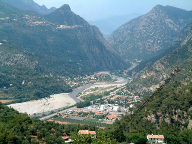 Vue sur la vall�e du Var, � gauche sur le piton :BONSON