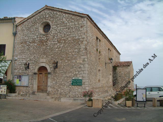 La mairie accol�e � la chapelle Saint S�bastien 