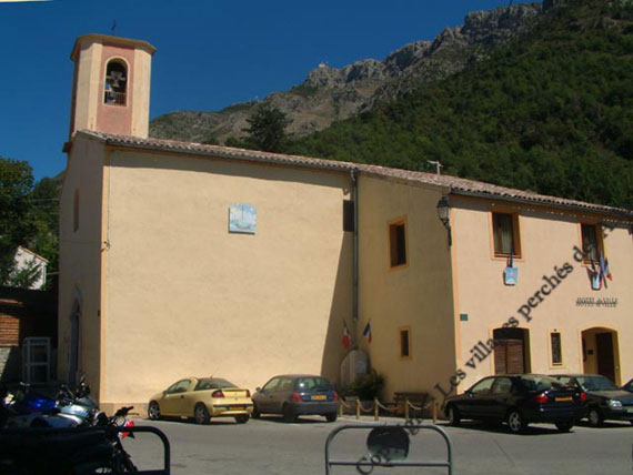 L'�glise St Laurent et la mairie