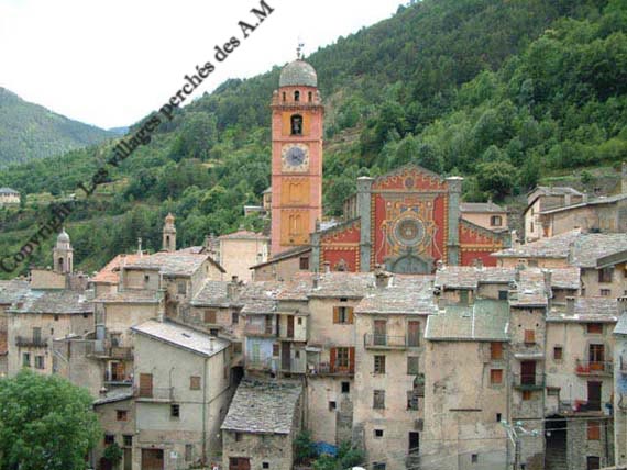 Coll�giale et toits des maisons en lauze