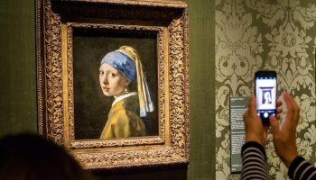 , Des militants écolos s’en prennent à « La Jeune Fille à la Perle » de Vermeer