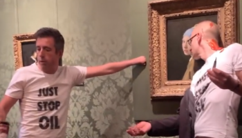 , Des militants se collent à « La Jeune Fille à la perle