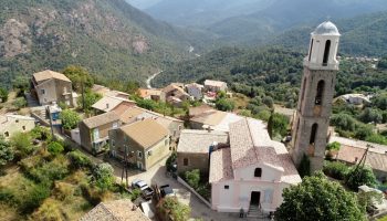 , Les villages insulaires mènent à « l’âme corse »