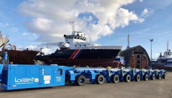 , Un « mille-pattes », couteau suisse du port de Keroman à Lorient